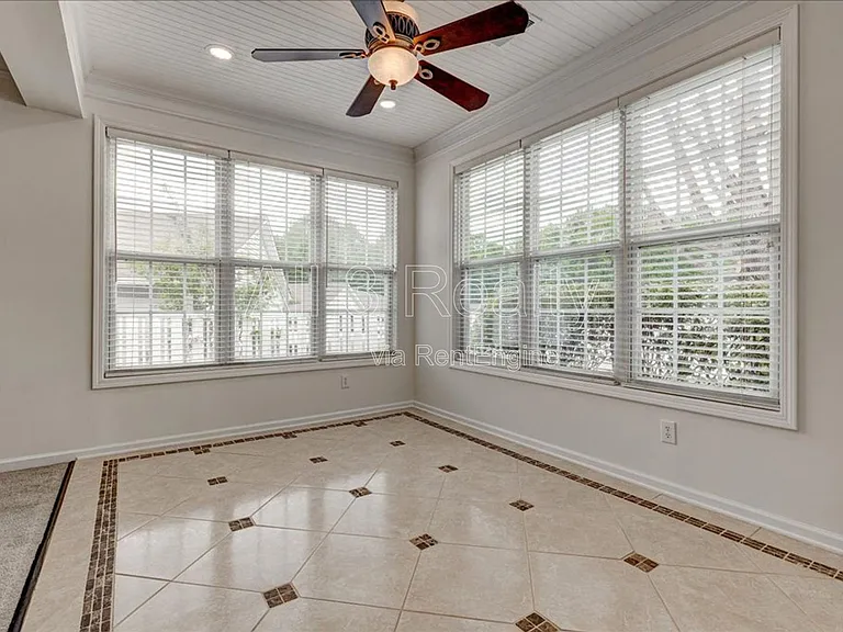 1033 Pinehurst Dr — Photo 32