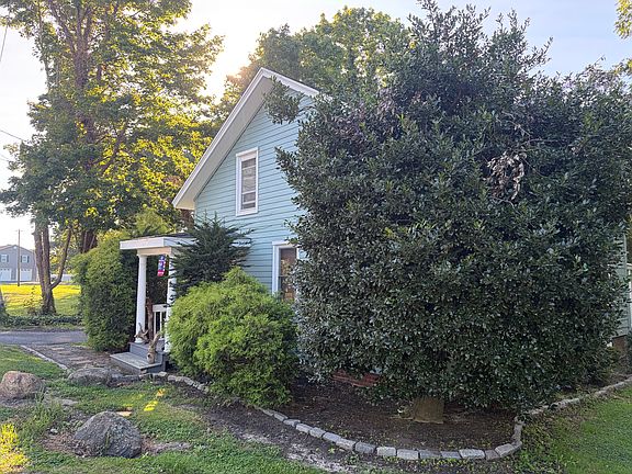 2nd image of 549 Main Rd