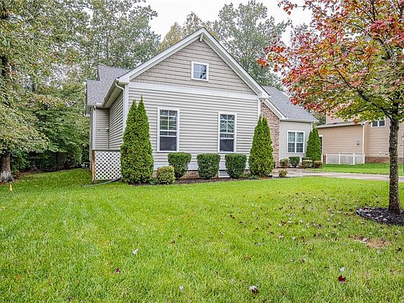 3rd image of 7532 English Boxwood Ln