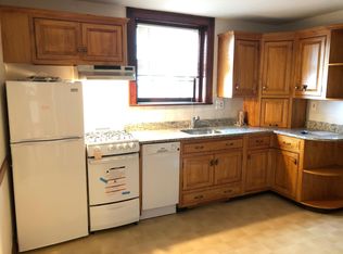 566 Auburn St APT 1, Auburndale, MA 02466