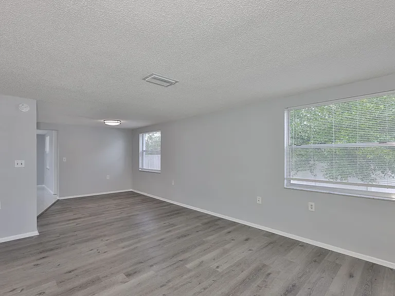 5637 Golden Nugget Dr — Photo 4