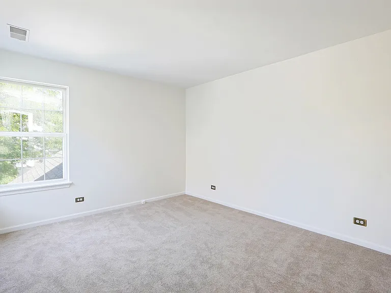 3013 Kentshire Cir — Photo 8