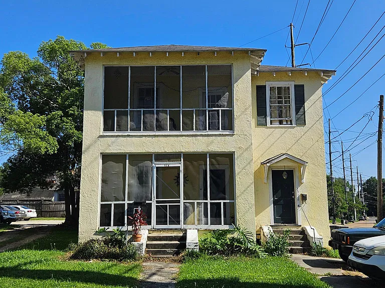 512 E State St — Photo 2