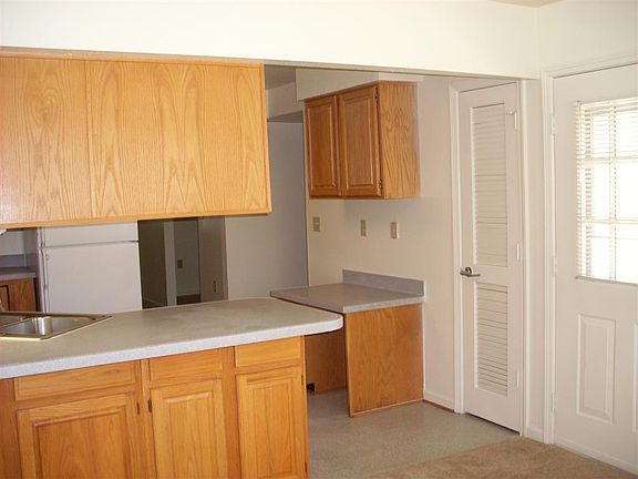 3rd image of 423 Norfolk Crossing Ave
