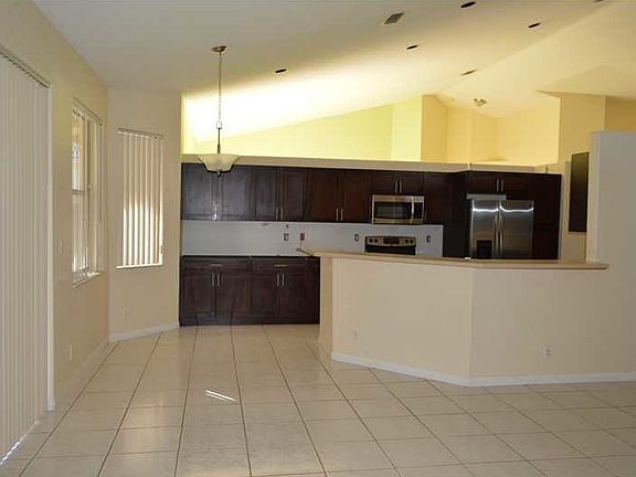 5th image of 17394 SW 12th St