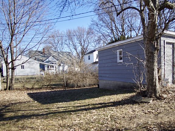 3rd image of 1025 Taylor Ave