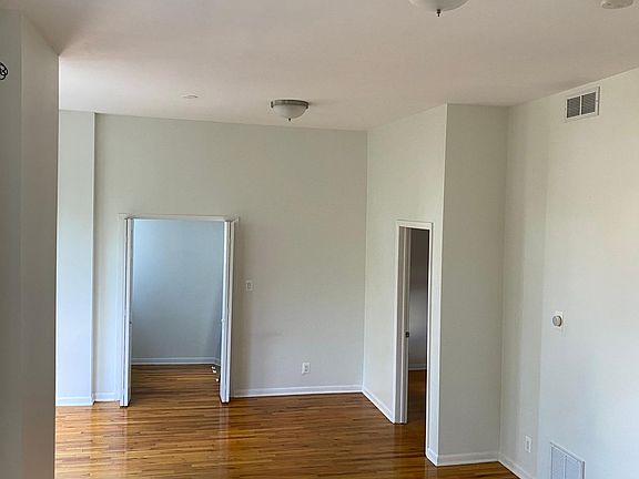 3rd image of 624 N Ashland Ave #3R