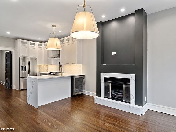 5th image of 1408 W Belle Plaine Ave #3
