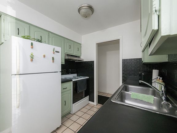 5th image of 6115 W 94th St APT A5