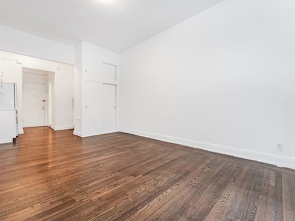 3rd image of 222 E 56th St APT 5L