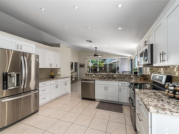 5th image of 3531 SW Coco Palm Dr