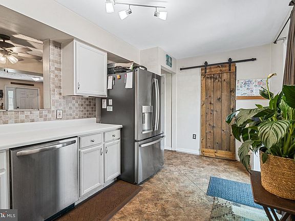3rd image of 781 Medinah Cir