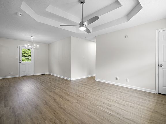 4th image of 560 Bridgette Dr