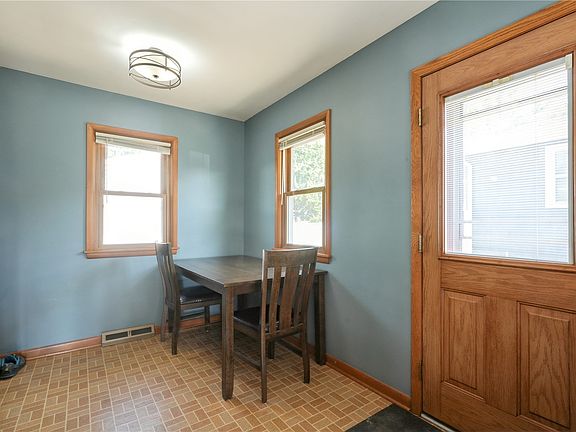 5th image of 1215 Brockman Dr SE