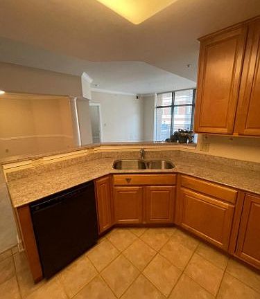 5th image of 502 W Broad St APT 202
