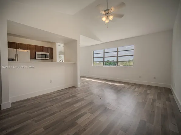 15285 SW 107th Ln APT 218, Miami, FL 33196