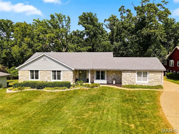 2126 Park Forest Dr, Chesterfield, MO 63017