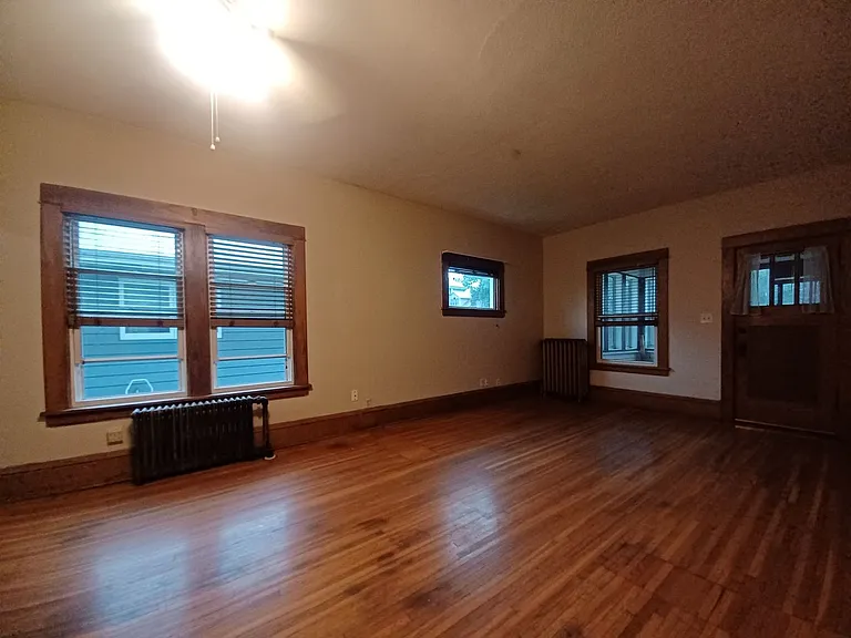 1180 Charles Ave — Photo 5