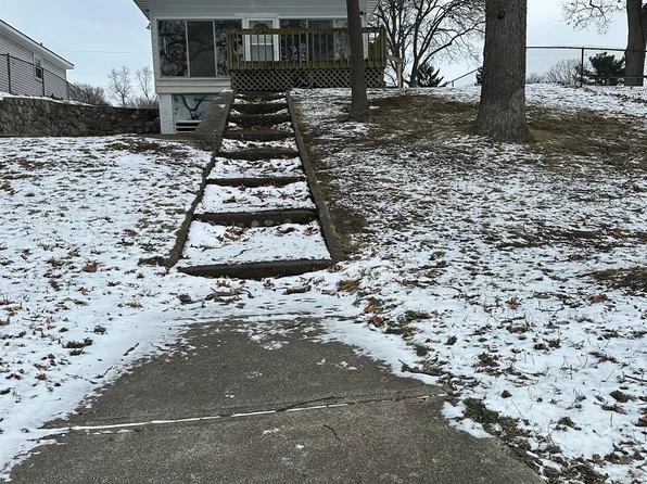 2761 Lansdowne Rd, Waterford, MI 48329