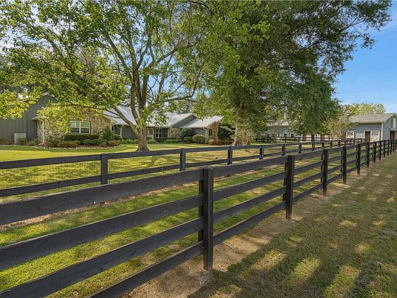 4th image of 17409 Blackwell Rd