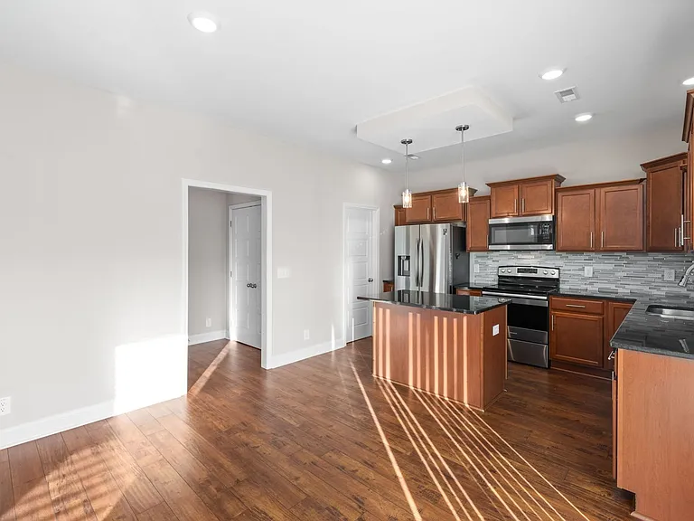 101 Lucerne Ln — Photo 11
