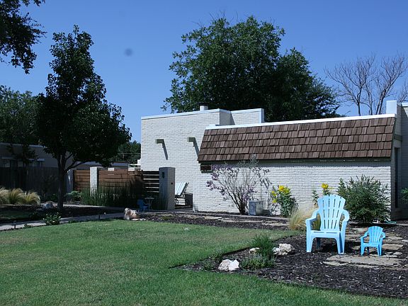 2nd image of 2611 Northrup Dr