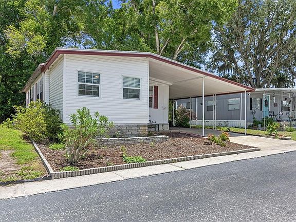 3rd image of 15601 Lakeshore Villa Loop