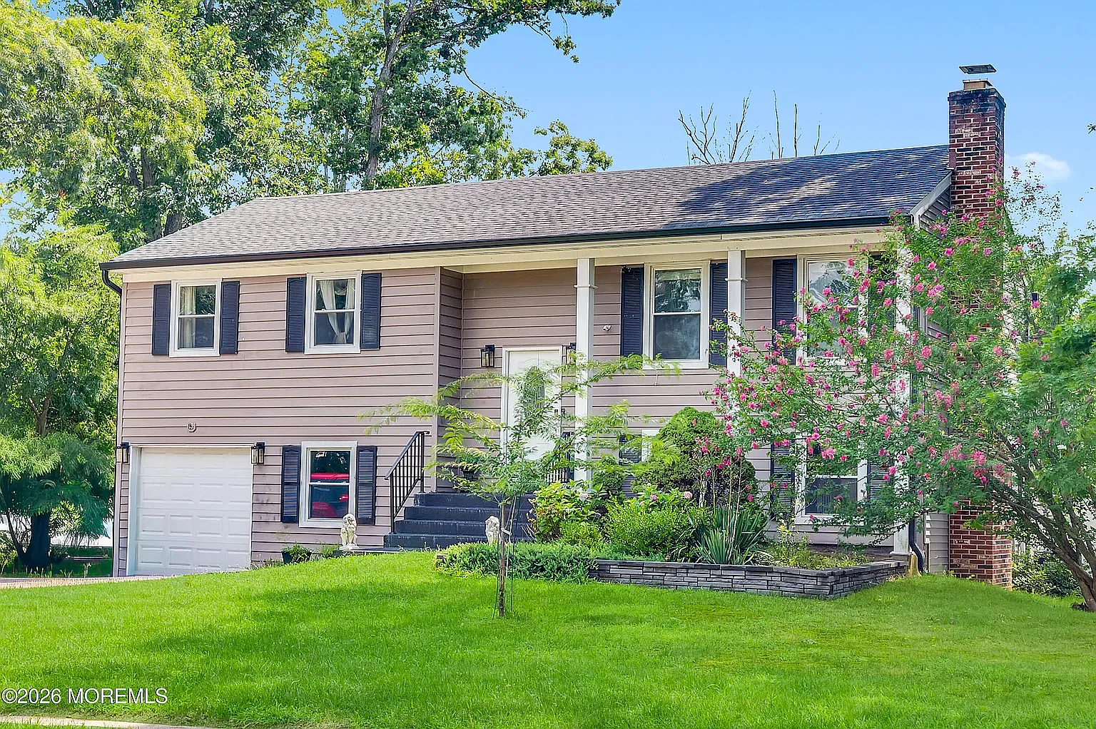 4 bed, $3,500 — Photo 1