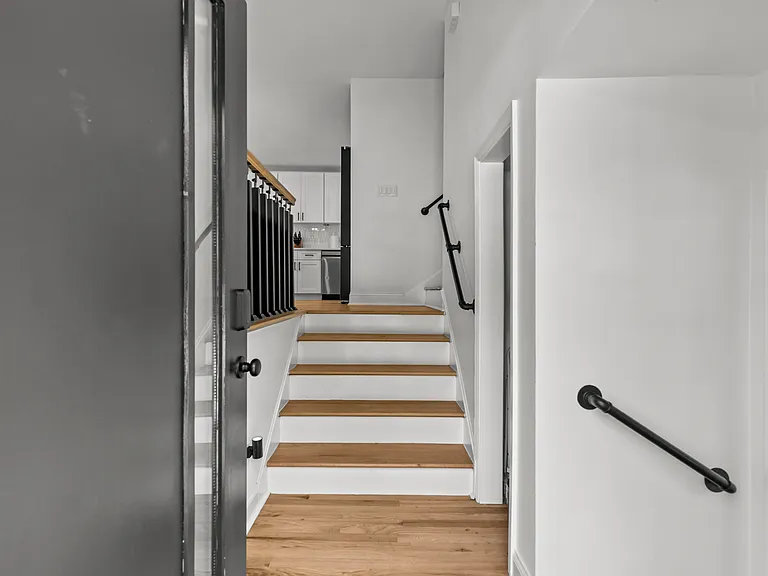 1329 Plumstead Rd — Photo 3