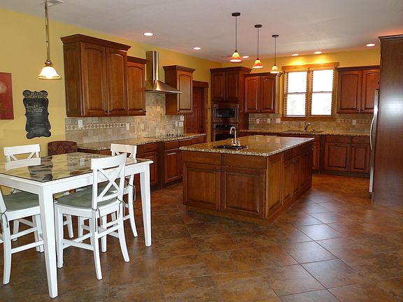 Large Chef's Kitchen