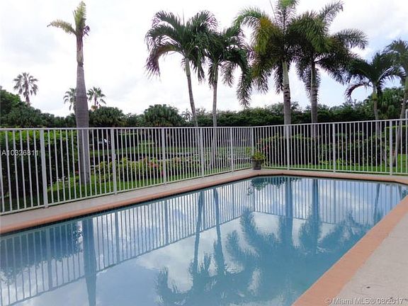 3rd image of 991 Crestview Cir