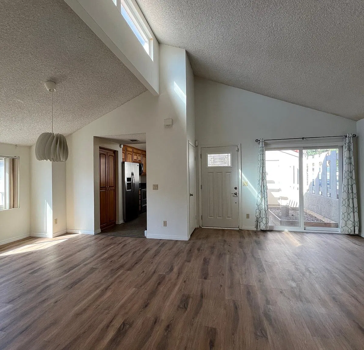 1 bed, 868 sqft, $2,695 — Photo 2