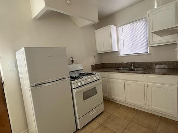 3rd image of 607 1/8 N Occidental Blvd #607-1/8