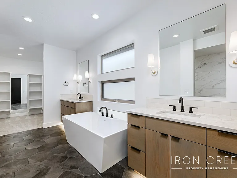 2285 S Aburge Ave — Photo 11