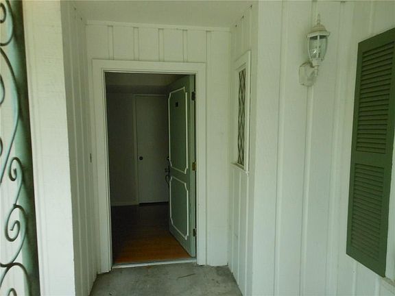 3rd image of 2516 Enfield Rd APT 202