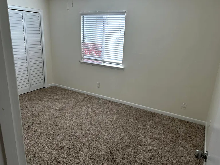8421 Thomas Dr — Photo 10