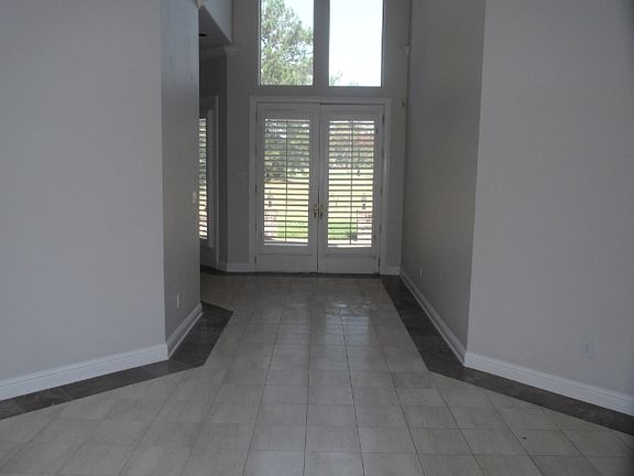 3rd image of 380 Robbins Pl