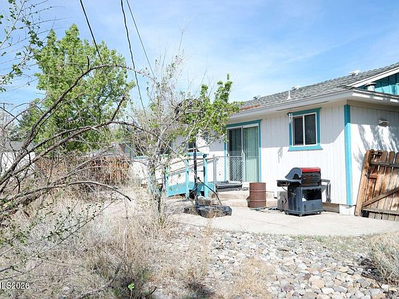 4th image of 1175 Kelly Dr