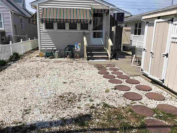 4th image of 2253 West Ave