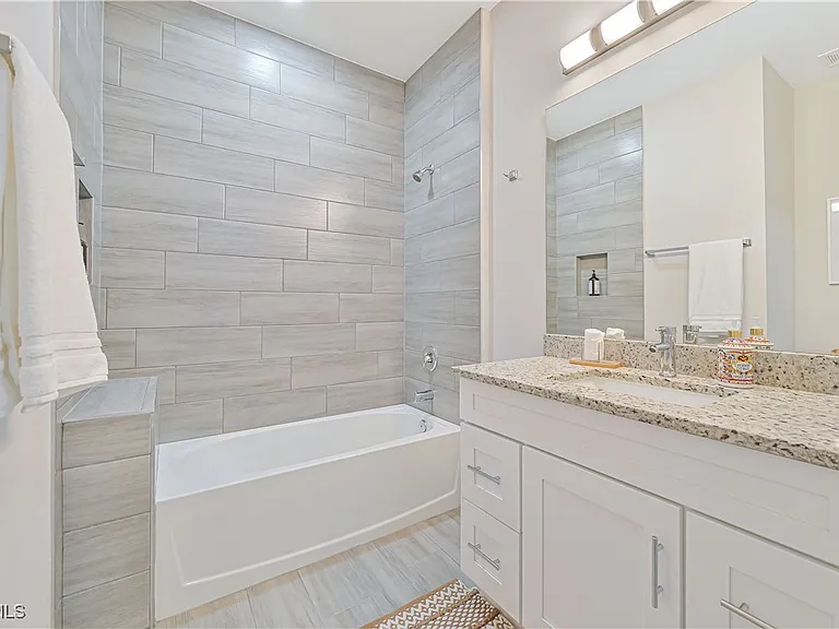 1137 SW 29th Ter — Photo 32