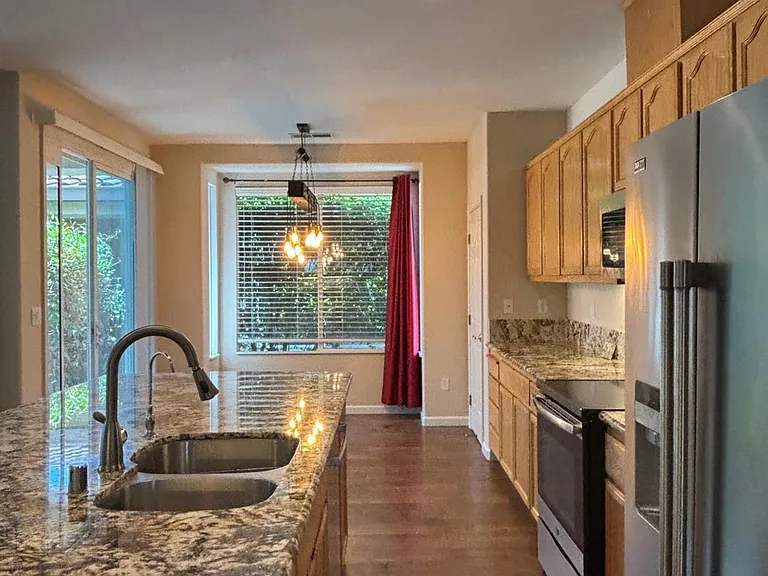 520 Arlington Dr — Photo 9