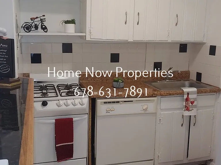 Maple Place Apartments — Photo 16