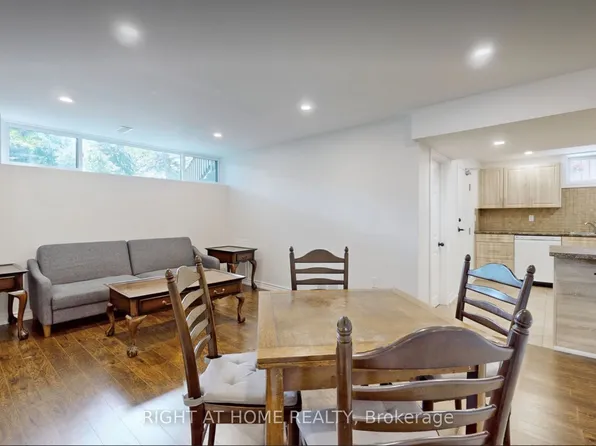 36 Aurora Heights Dr, Aurora, ON L4G 2W7