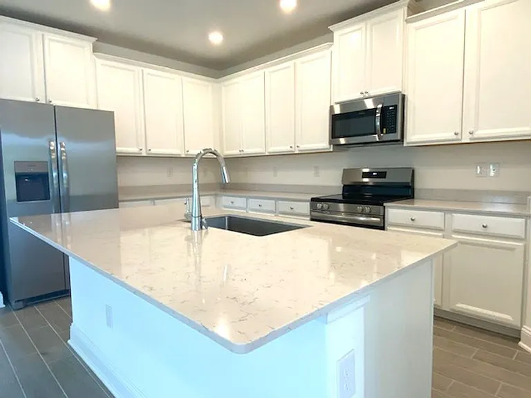 4103 Clifden Dr — Photo 4