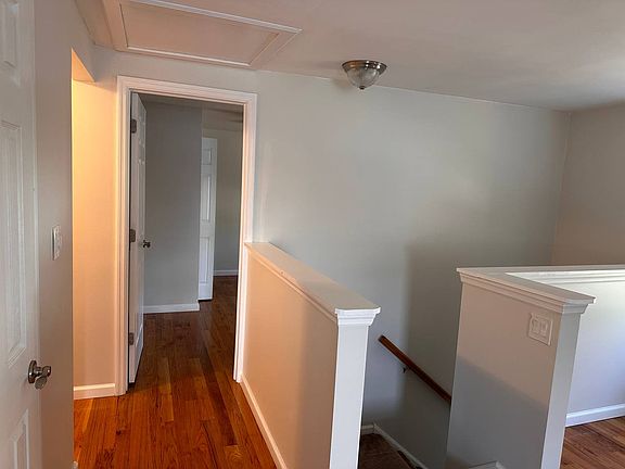 3rd image of 20 Hawthorne Dr #23B