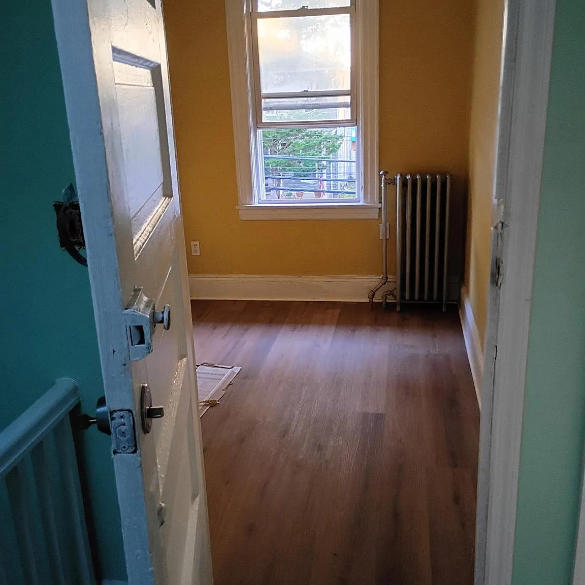 4 bed, 1.0 bath, 2000 sqft, $3,700 — Photo 2