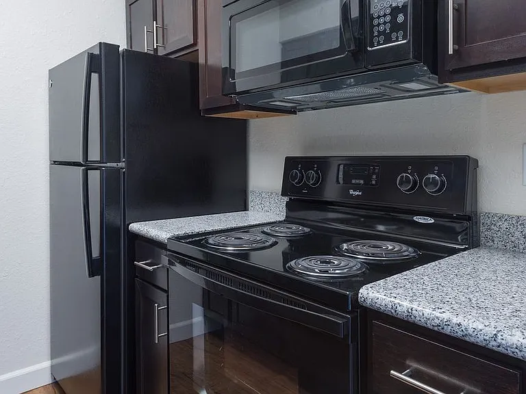 Green Door Apartments — Photo 30