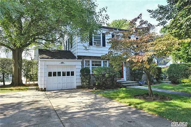 1st image of 8 Merillon Ave