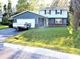 3019 Stonebridge Dr, Racine, WI 53404