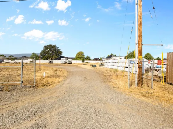 4595 Table Rock Rd, Central Pt, OR 97502